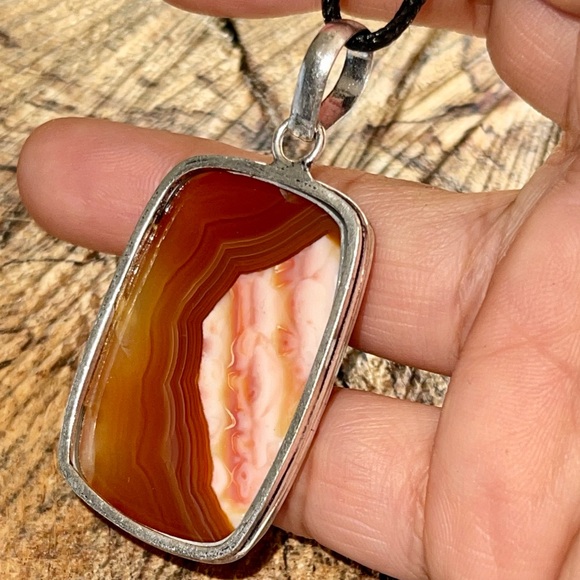 Beautiful Sardonyx Agate Pendant 2 1/4” - Picture 11 of 15